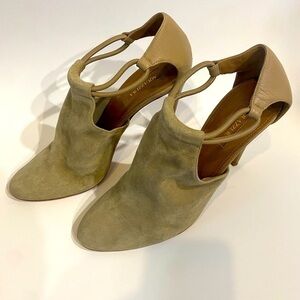 Beautiful Aguazzra high heel, suede shoe. Taupe/Beige. Made in Italy.